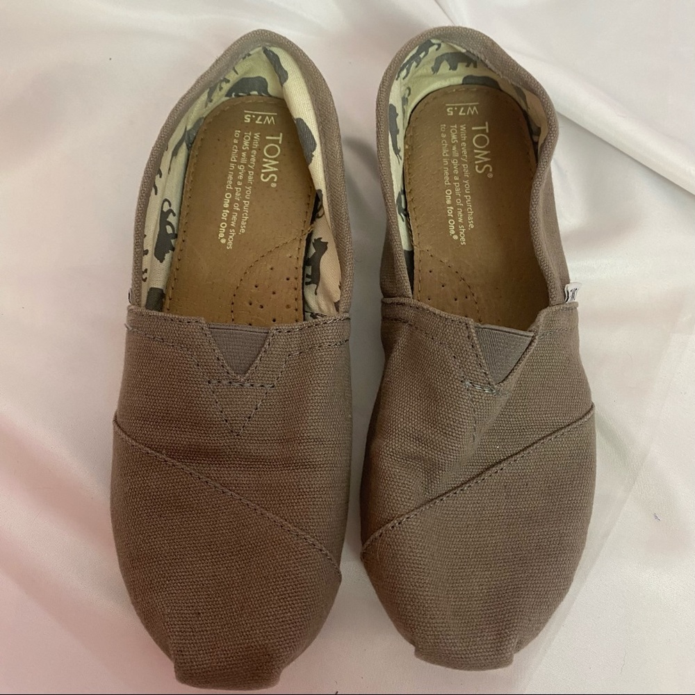 Toms Women Canvas Slip On Flat Shoes, size 7.5
